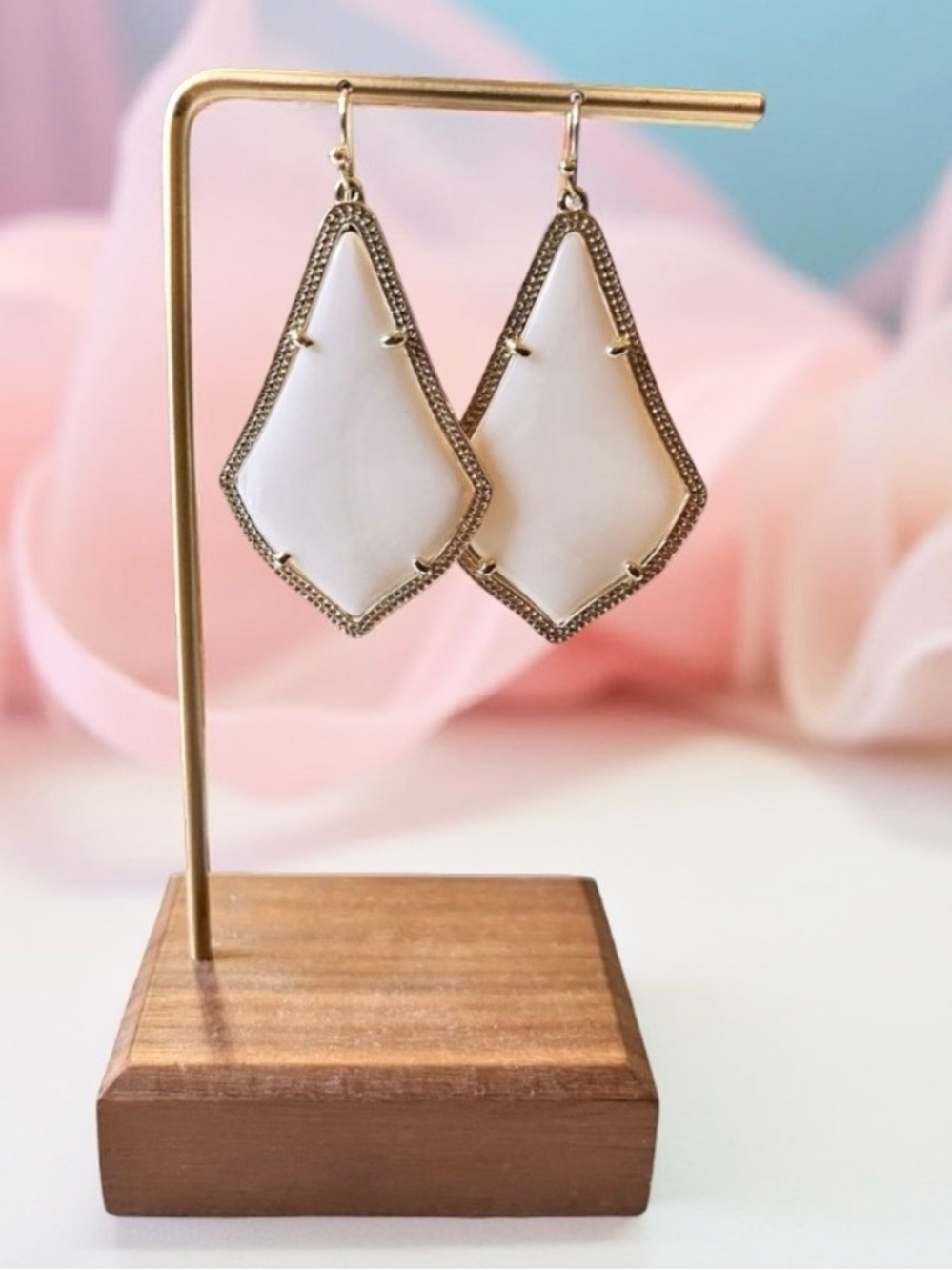 Kendra Scott Mother of Pearl Elegant White Geometric Earrings NWOT